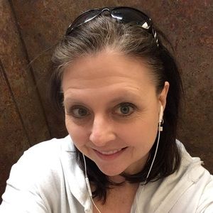 Meet your Posher, Lois